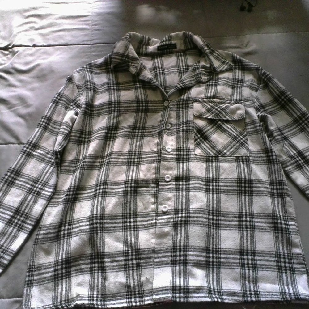 Shien, black and white plead long sleeve. Size:small